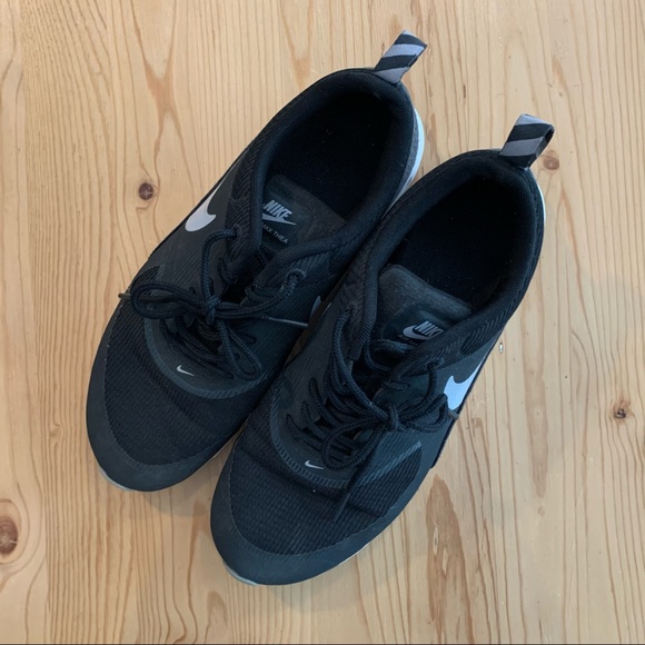 Nike Air Max Thea Runners, US 8 - Picture 2 of 3